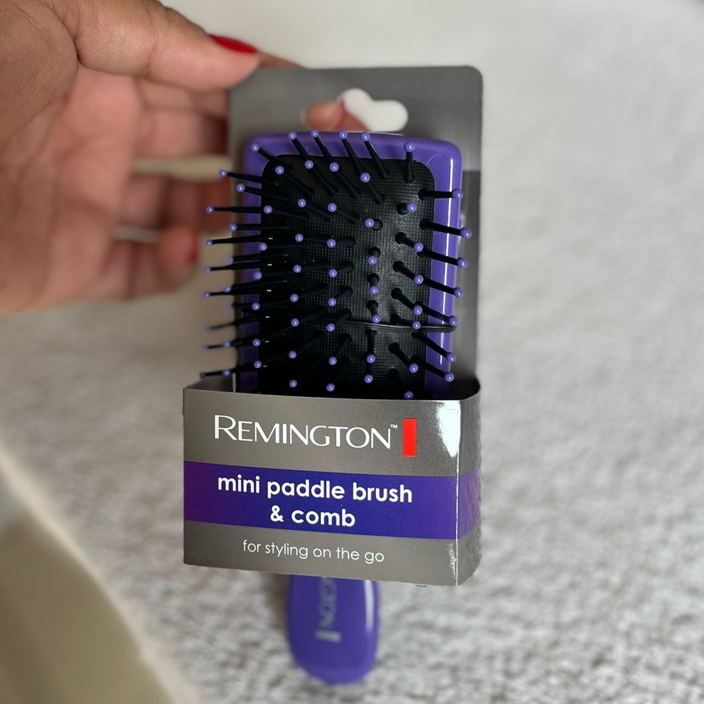 REMINGTON
mini paddle brush & comb
for styling on the go